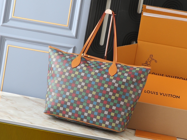 ルイヴィトンバッグ側面デザイン